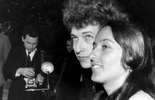 Bob Dylan follk singer with Joan Baez April 1965