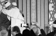 NO FRANCE - NO SWITZERLAND: April 28, 2017 : Pope Francis hugs Sheikh Ahmed el-Tayeb, Al-Azhar’s grand imam, at Cairo's Al Azhar university.

EDITORIAL USE ONLY. NOT FOR SALE FOR MARKETING OR ADVERTISING CAMPAIGNS.