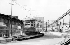 El tranvía 5060 sobre el Puente de Brooklyn en 1945. Foto: New York Transit Museum (DP).