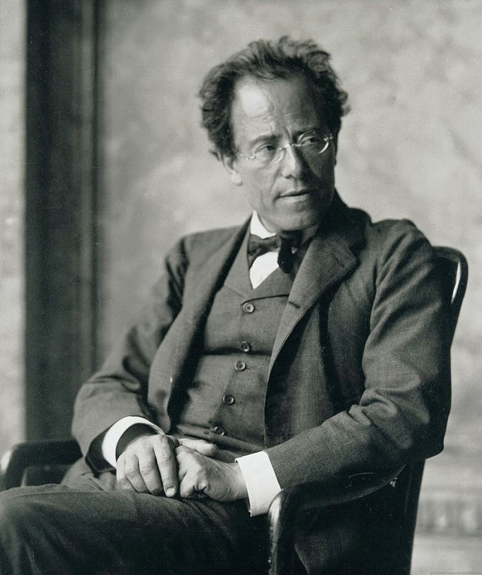 800px Photo of Gustav Mahler by Moritz Nähr 01