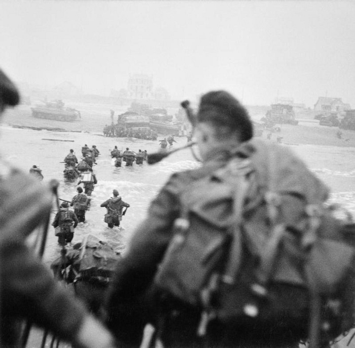 Compendio de héroes de guerra extraordinarios (I) 2 Landing on Queen Red Beach Sword Area