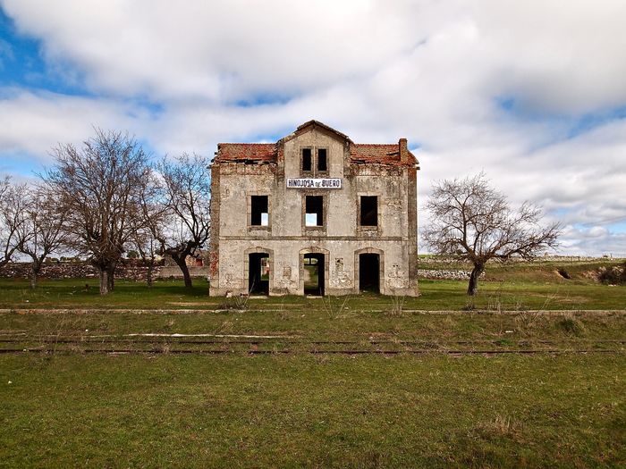 Estación de Hinojosa de Duero inicio de la Ruta de Los Contrabandistas result