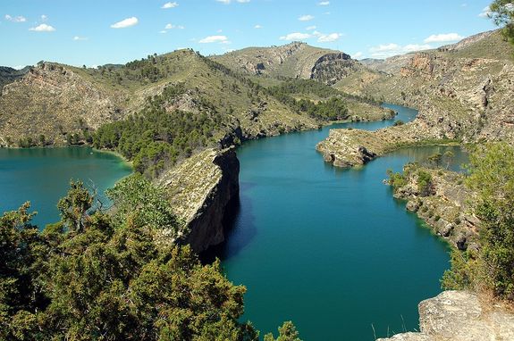 ¿A qué pueblo (junto a una central nuclear) te irías de puente? 3 1083px Embalse de Bolarque 01 result