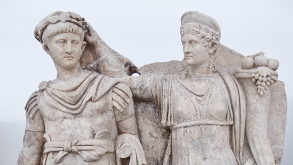 Agripina coronando a su hijo Nerón. Museo de Afrodisias actual Turquía DP.