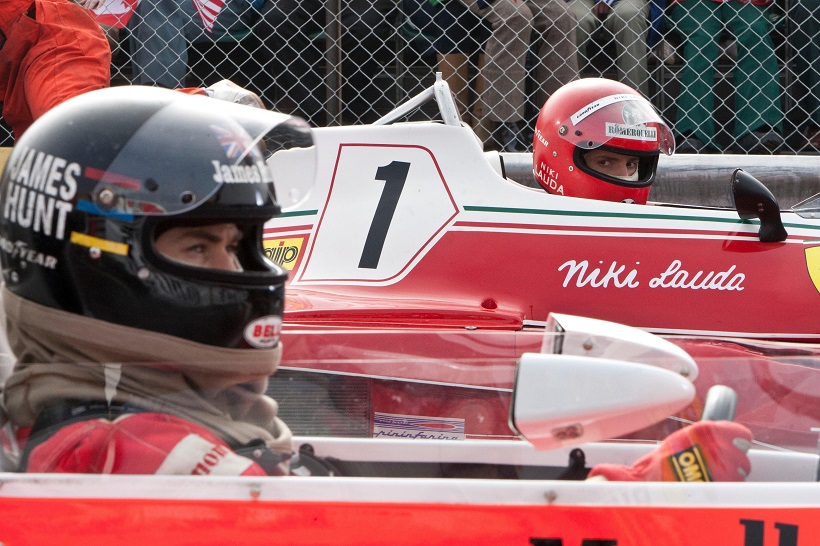No hay negocio como el negocio de los deportes (II) 1 hemsworth and bruhl face off in rush