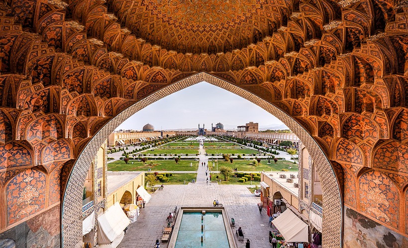 1280px Naqsh e Jahan Square from the gheisariye Vault