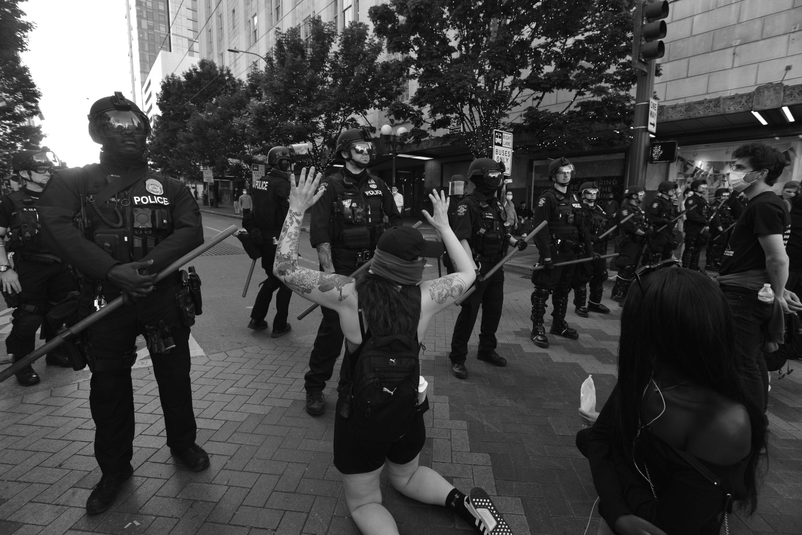 Espectacular reportaje en blanco y negro de las protestas por la muerte de George Floyd en Seattle