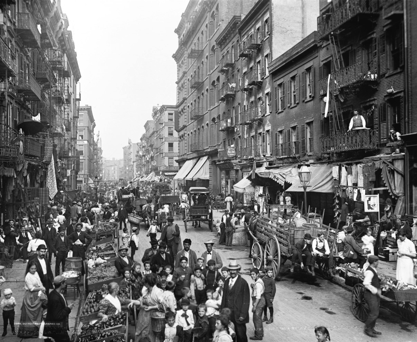 Vecinos italianos en Mulberry Street Little Italy New York ca. 1900. Fotografía Detroit Publishing Co. Library of Congress.