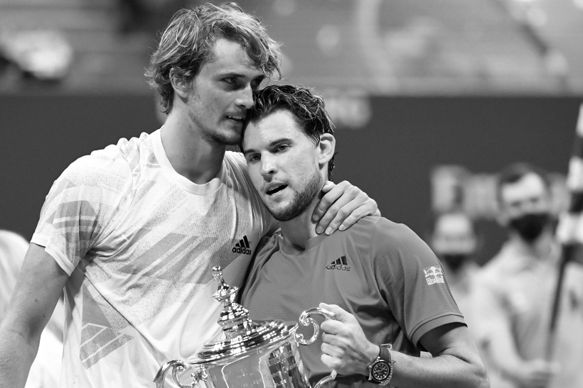 Alexander Zverev y Dominic Thiem tras la final masculina del US Open 2020. Foto Cordon Press po