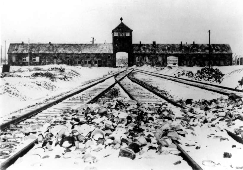 Entrada del campo de concentracion de Auschwitz Foto Cordon Press