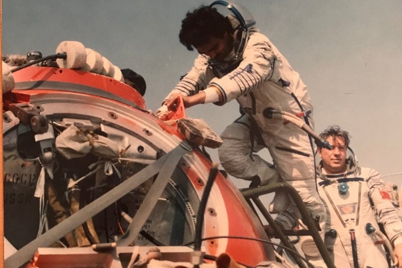 El afgano que subió al espacio y bajó al infierno - Jot Down Cultural ...