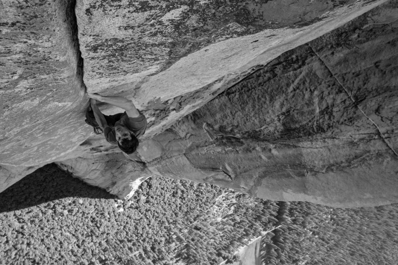 Alex Honnold practicando la escalada sin cuerdas