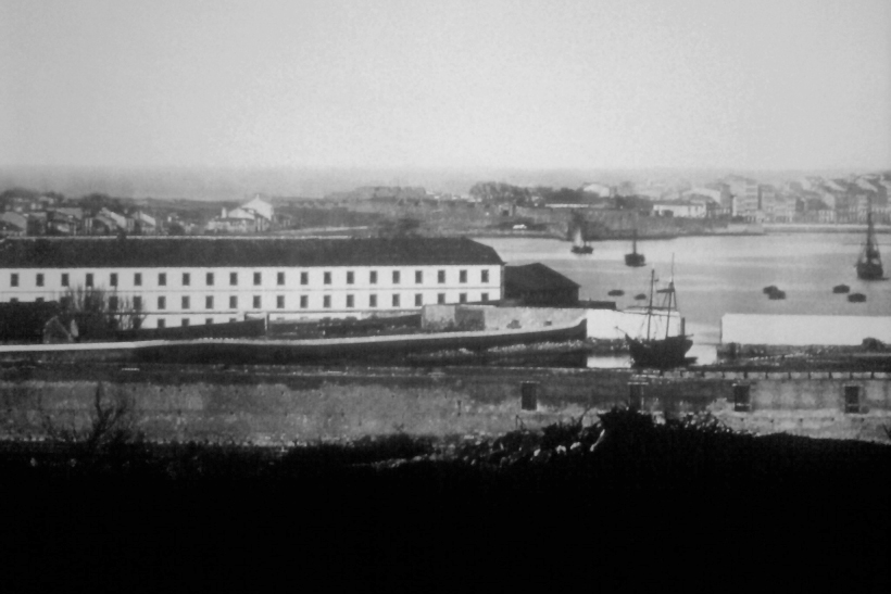 La Pescadería de A Coruña: un paseo sin destino 1 A Coruña, muralla de Pescadería en 1869. DP