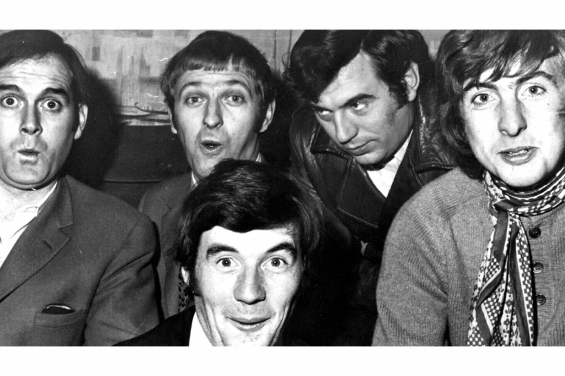 La troupe cómica Python el año 1969 jot down news po