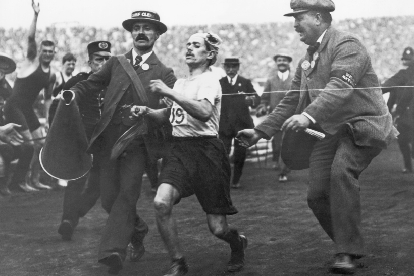 Llegada de Dorando Pietri en la Maratón de los Juegos Olímpicos de Londres, 1908. Fotografía: DP.