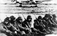 Soldados argentinos en la Guerra de Malvinas de 1982. Foto publicada por Escuela Provincial de Educación Técnica DP