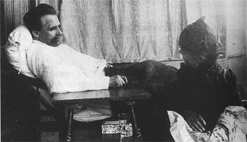 Nietzsche cuidado por su hermana Elisabeth en 1889 DP