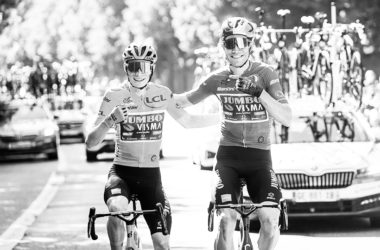 Jonas Vingegaard con Wout Van Aert en el Tour de Francia 2022. Foto Cordon.