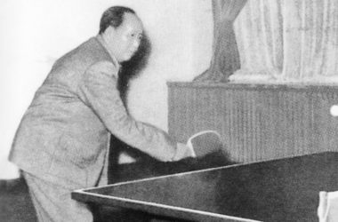 Mao Zedong jugando al ping-pong. (DP)