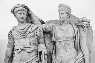 Nerón y su madre Agripina. Agripina corona a su joven hijo Nerón con laurel. Foto Carlos Delgado (CC)