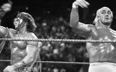 El Último Guerrero y Hulk Hogan, luchadores clásicos del Presing Catch. Imagen WWF.