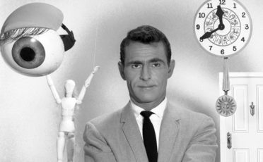 Rod Serling en The Twilight Zone. Imagen CBS. dimensión desconocida