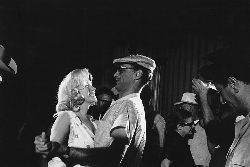 Marilyn Monroe y Arthur Miller durante el rodaje de The Misfits. Foto MovieStillDB.