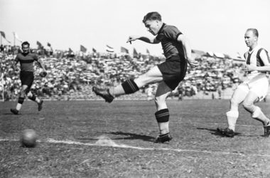 Ferenc Puskás en 1954. Foto Magyar Bálin (CC)