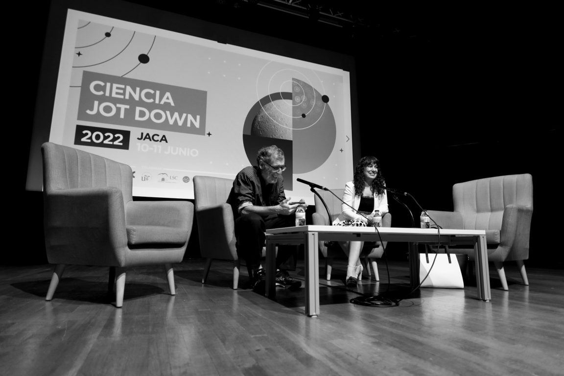 Lorena Escudero «Los espejos mueren de soledad. De vacío. De