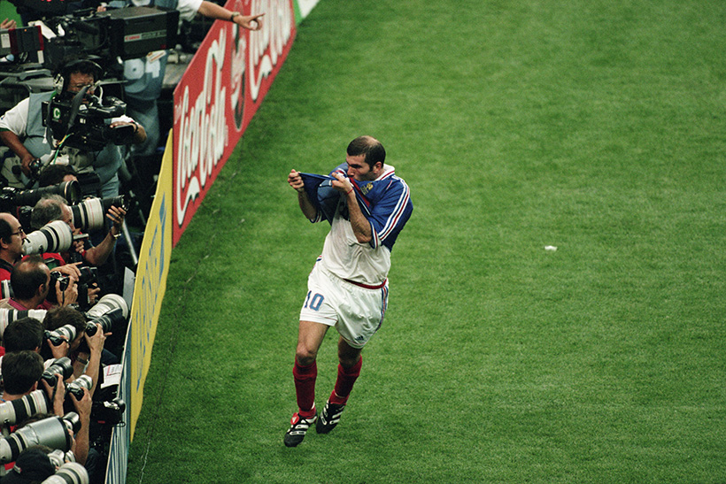 Zinedine Zidane: obertura siglo XXI 1 Zinedine Zidane, 1998. Fotografía: Dimitri Iundt / Getty.