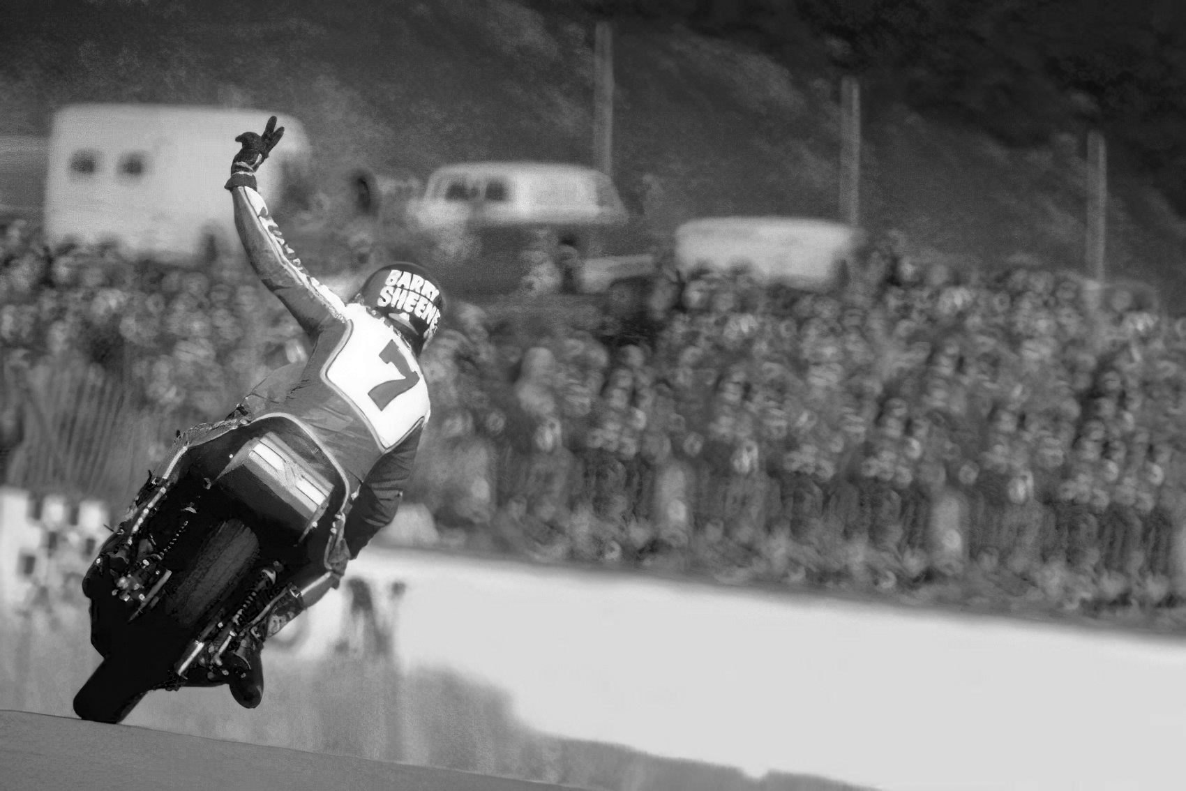 La señal de si eres o no un motero no es solo la de esos dos dedos en V 1 pelicula Barry Sheene bn