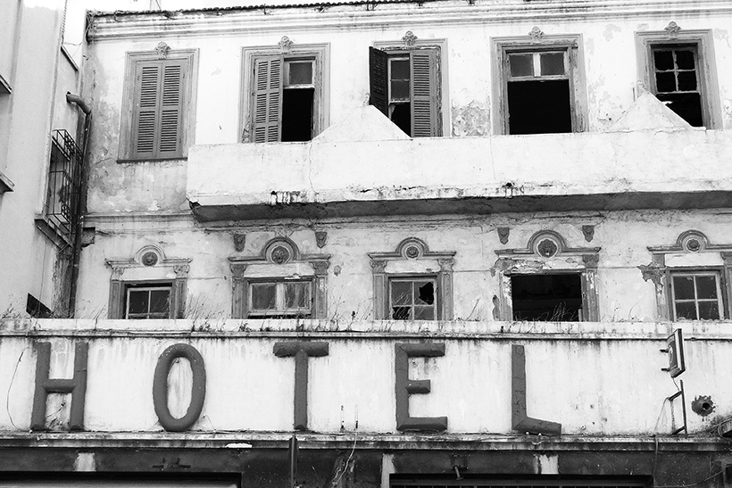 Solo faltan los monstruos: muerte de un hotel de carretera