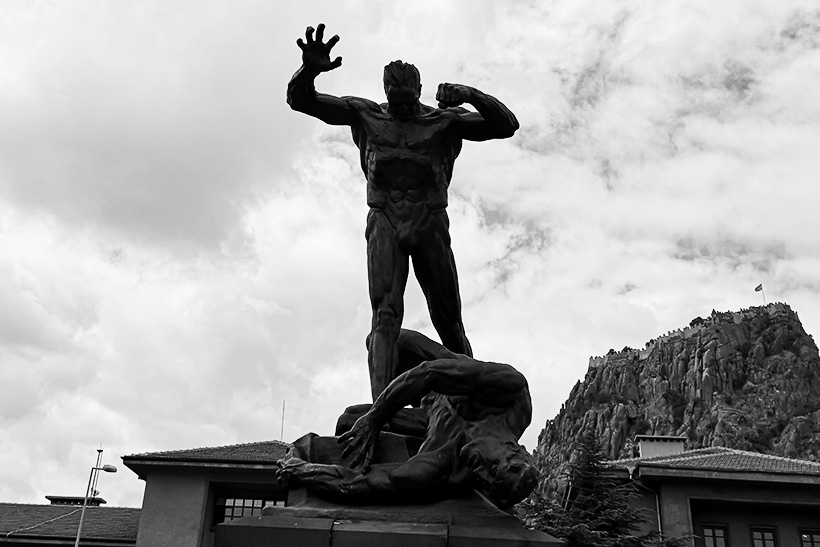Gran Monumento a la Victoria en Afyon. Foto Gargarapalvin turquía