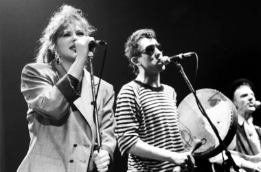 Kirsty MacColl y Shane MacGowan con The Pogues. Foto Getty.