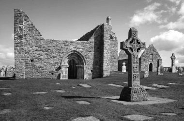 Cruz de las Escrituras en el monasterio de Clonmacnoise (CC) acta de unión