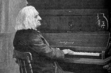 Franz Liszt al piano en 1886 (DP)