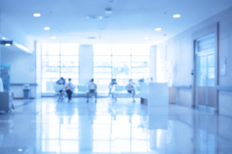 Marca personal para profesionales sanitarios 1 hospital clinic interior background vintage filter patient waiting see doctor scaled 1