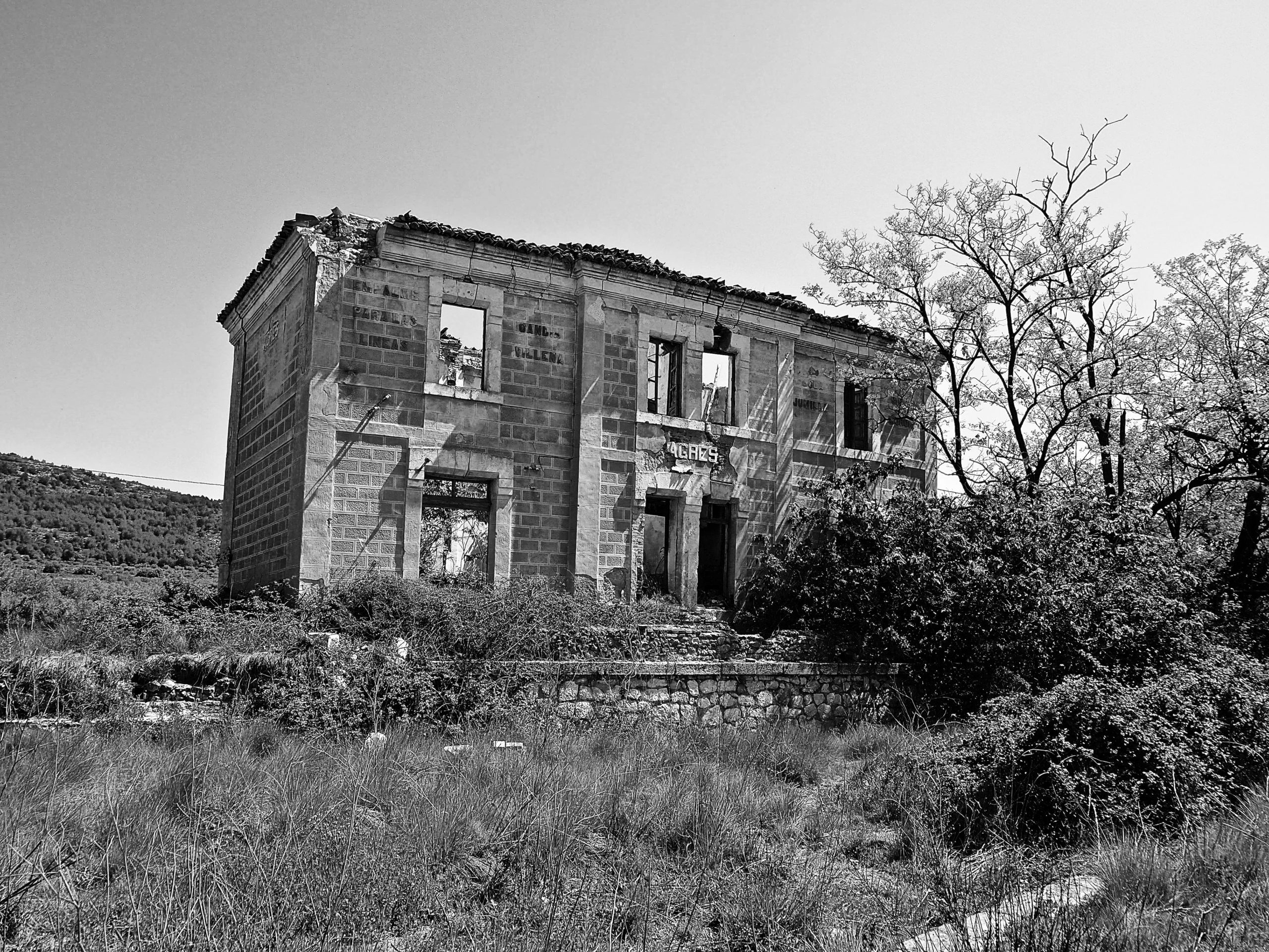 La aventura de buscar estaciones abandonadas 1 foto88 agres2 scaled