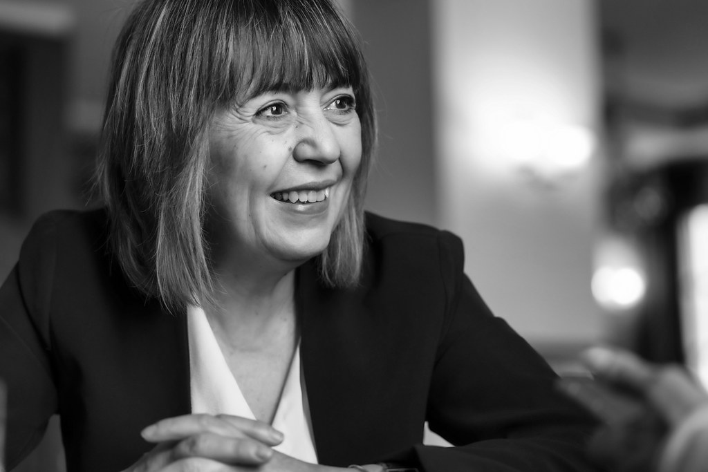 María Ángeles Naval: «La crisis de 2008 y los movimientos del 15M desempeñaron un papel importante en la revisión crítica de la democracia y la socialdemocracia en la literatura transicional del siglo XXI» 4 María Ángeles Naval para Jot Down
