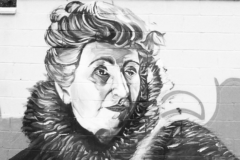 Un asunto serio y delicado 1 Mural de Rosa Chacel en Miranda de Ebro. Foto Zarateman (CC) asunto delicado po