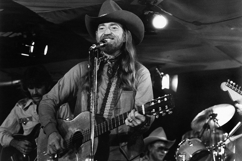 El humo ciega los ojos de Willie Nelson 1 Willie Nelson en 1982. Foto Cordon Press.