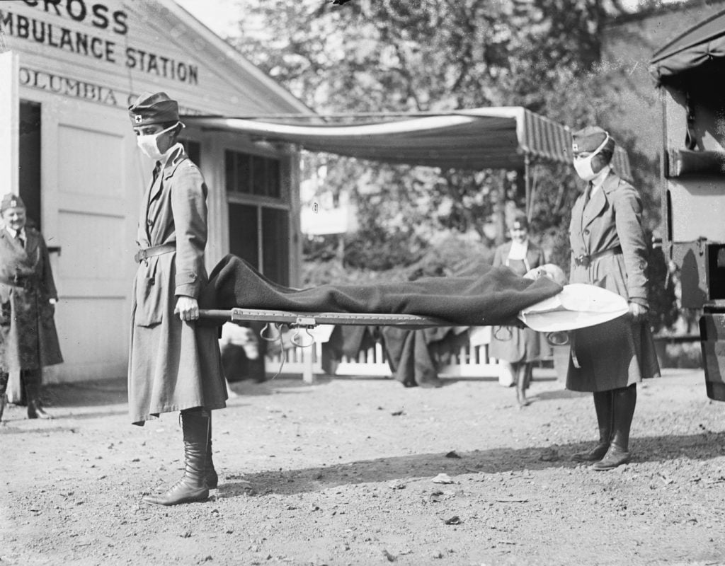 ¿Quo Vadis virus gripales? 1 1918 flu outbreak RedCrossLitterCarriersSpanishFluWashingtonDC 1024x800 1