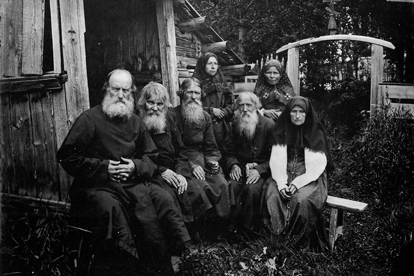 Un grupo de raskolni. (DP) Pavel Melnikov en los bosques