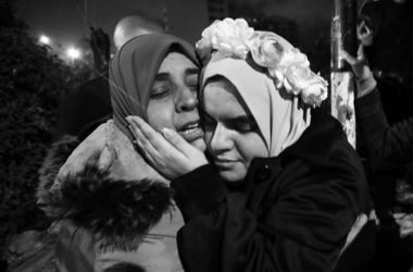Dos mujeres palestinas se reencuentran tras su liberación. Foto: Cordon Press.
