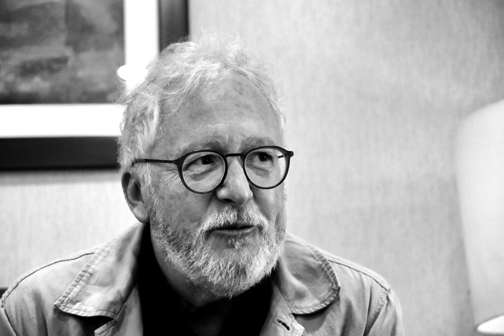 Héctor Abad Faciolince: «Lo que intento transmitir en los libros que he escrito es que deben triunfar la alegría y las ganas de seguir viviendo» 1 Héctor Abad Faciolince para Jot Down