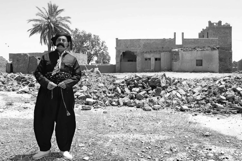 Las mil vidas de un kakái 1 El único juez kakái de Irak, poco antes de que su aldea desaparezca para siempre. Fotografía Karlos Zurutuza.