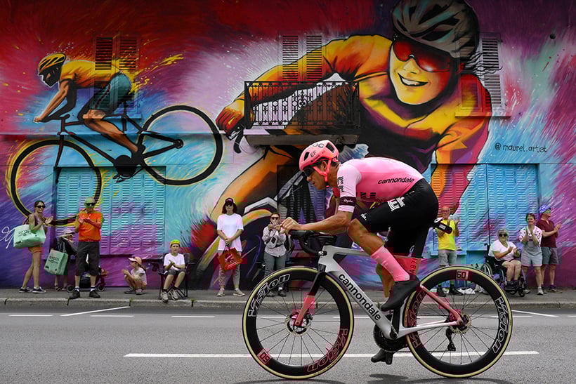 El Tour con un tobillo, las sonrisas en Italia y bastante pura vida: la historia de Andrey Amador