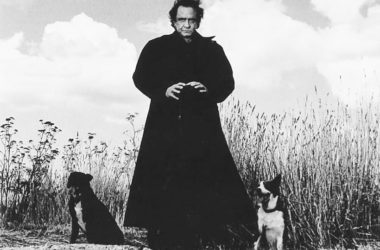 Johnny Cash en la portada del primer volumen de American Recordings, donde se imcluye 'The Beast in Me' de Nick Lowe.