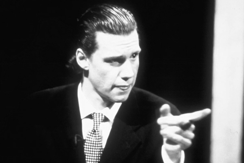 Historia de la comedia británica televisada (4): gente que mira a la cámara con vergüenza 6 comedia británica 4