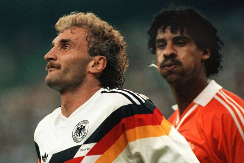 Rijkaard Völler los que sabemos escupir